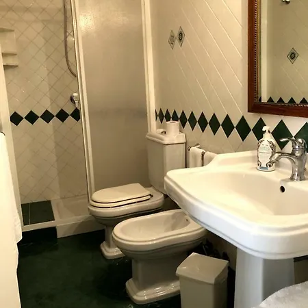 Apollo Bed and Breakfast 4*