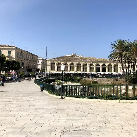 Apollo 4* Szirakúza